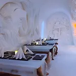 Arctic Snowhotel & Glass Igloos 3* Sinettä