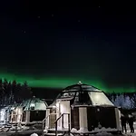 Arctic Snowhotel & Glass Igloos فندق
