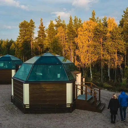 Arctic Snowhotel & Glass Igloos Sinettä