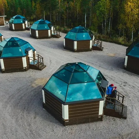 Arctic Snowhotel & Glass Igloos ホテル 3*