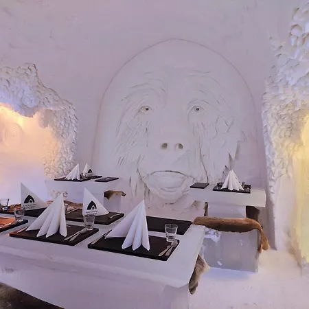 Arctic Snowhotel & Glass Igloos מלון