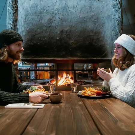 Arctic Snowhotel & Glass Igloos シニータ