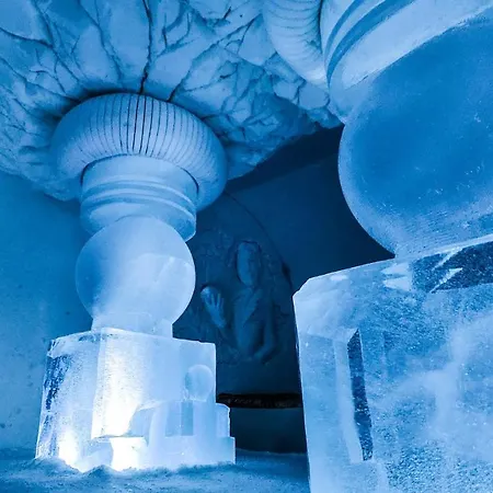 Ξενοδοχείο Arctic Snowhotel & Glass Igloos 3*