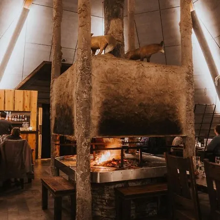 Arctic Snowhotel & Glass Igloos Hotel Sinetta