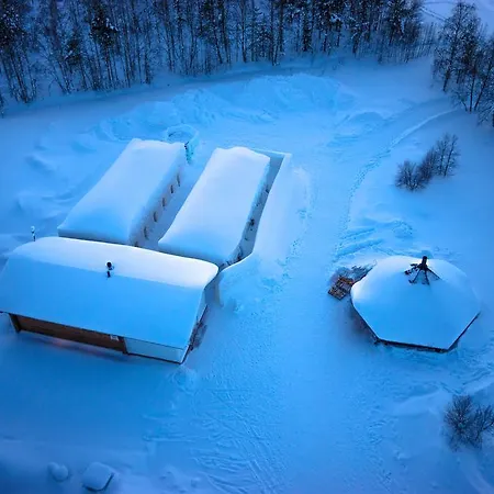 Arctic Snowhotel & Glass Igloos Sinettä