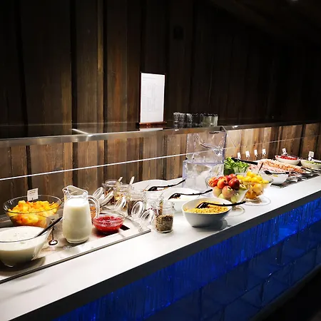 Ξενοδοχείο Arctic Snowhotel & Glass Igloos 3*