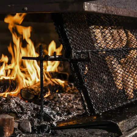 Arctic Snowhotel & Glass Igloos ホテル