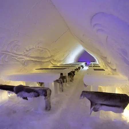 Arctic Snowhotel & Glass Igloos 3* Sinettä