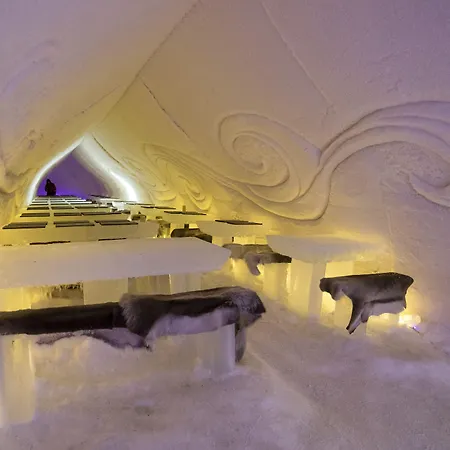 Hotel Arctic Snowhotel & Glass Igloos 3*