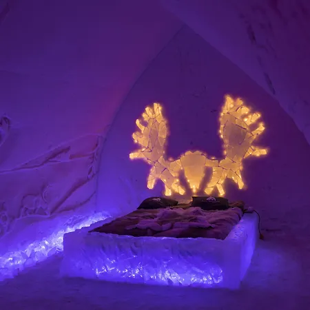 Arctic Snowhotel & Glass Igloos ホテル 3*