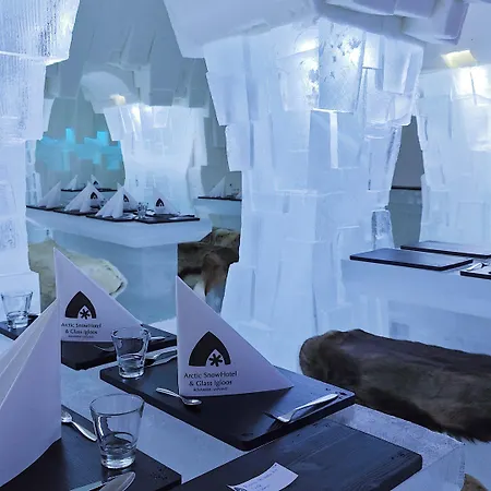 Arctic Snowhotel & Glass Igloos Sinettä