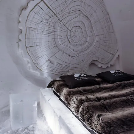 Hotel Arctic Snowhotel & Glass Igloos