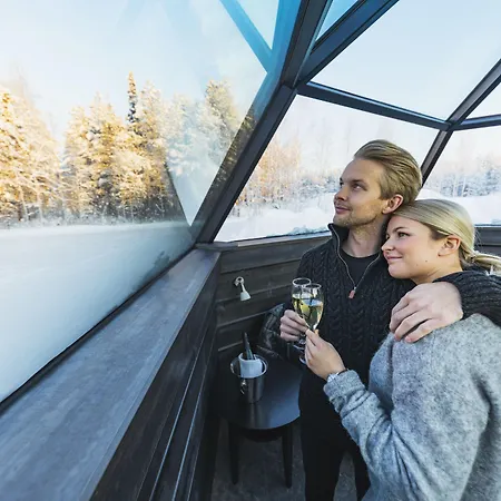 Arctic Snowhotel & Glass Igloos Sinettä