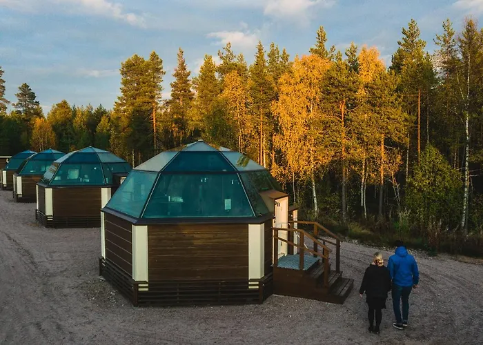 Arctic Snowhotel & Glass Igloos Sinettä