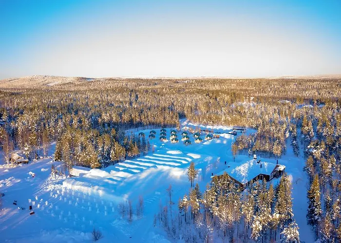 Arctic Snowhotel & Glass Igloos 3*