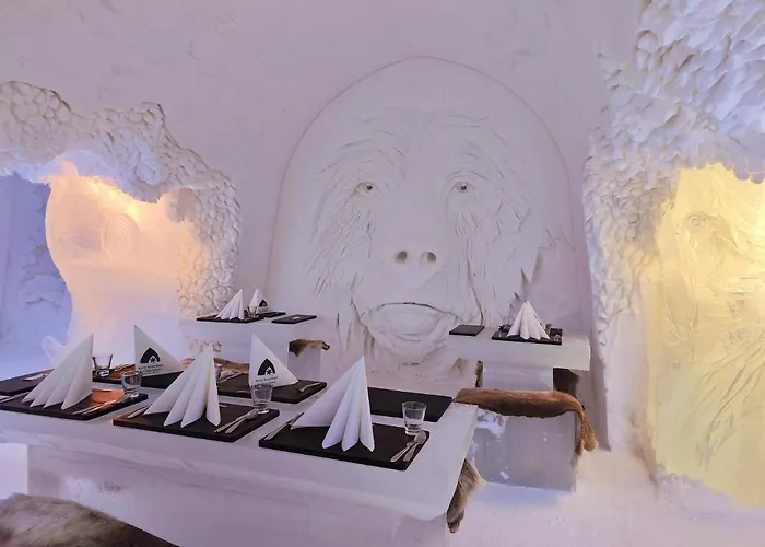 Arctic Snowhotel & Glass Igloos فندق