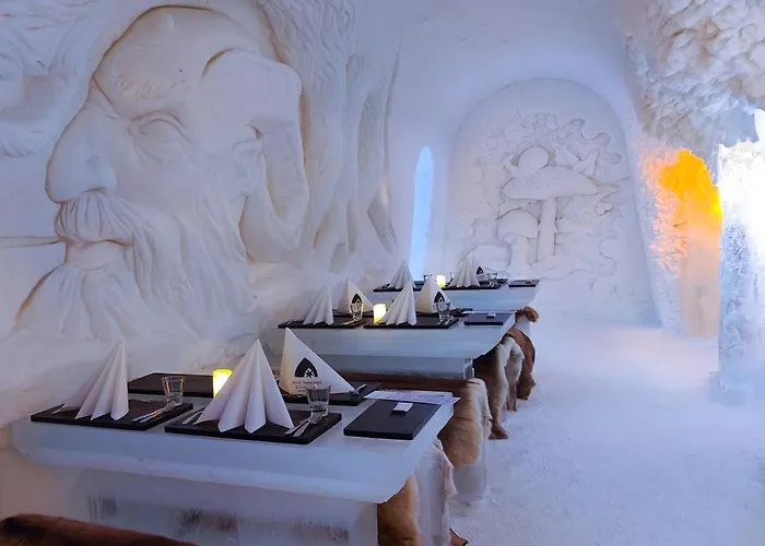 Arctic Snowhotel & Glass Igloos 3* Sinettä