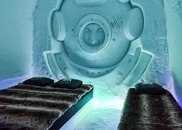 Arctic Snowhotel & Glass Igloos Sinettä