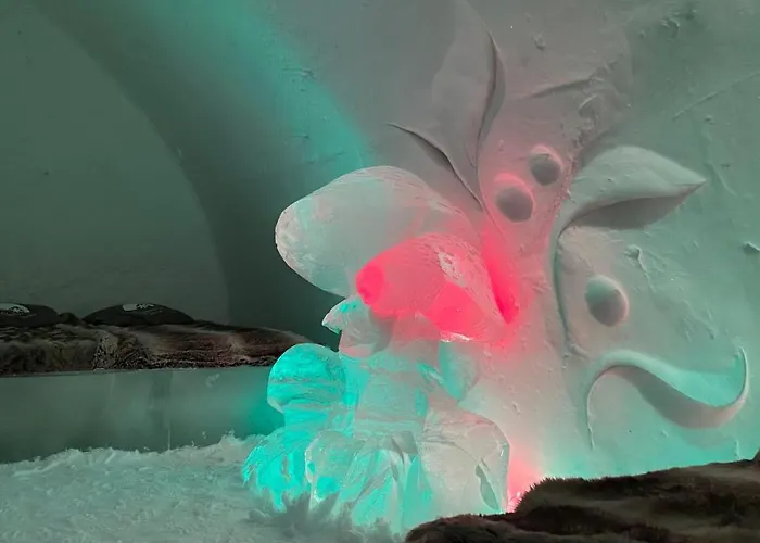 Arctic Snowhotel & Glass Igloos 3*