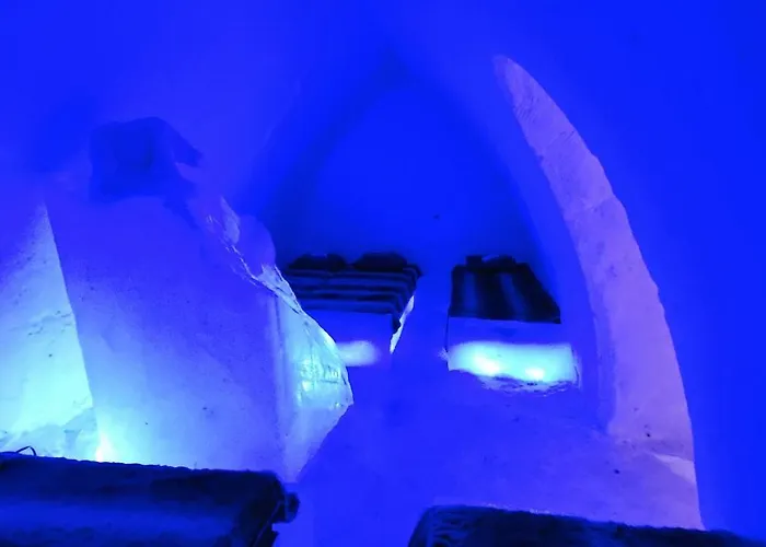 Arctic Snowhotel & Glass Igloos Hotel Sinettä