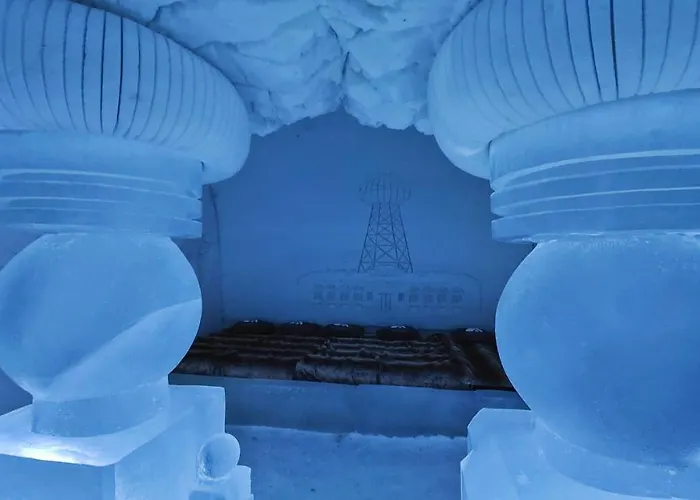 Arctic Snowhotel & Glass Igloos 3* Sinettä