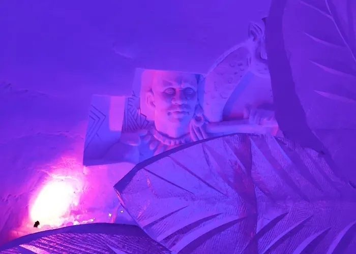 Arctic Snowhotel & Glass Igloos Hotel 3*