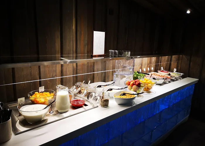 Hotel Arctic Snowhotel & Glass Igloos 3*