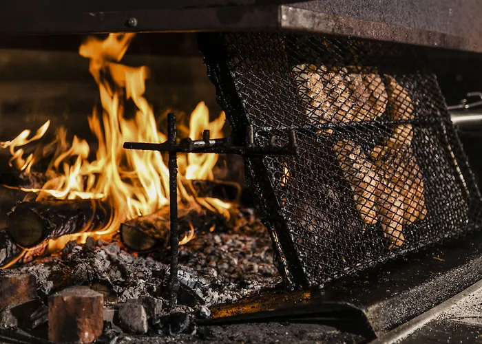 Arctic Snowhotel & Glass Igloos فندق