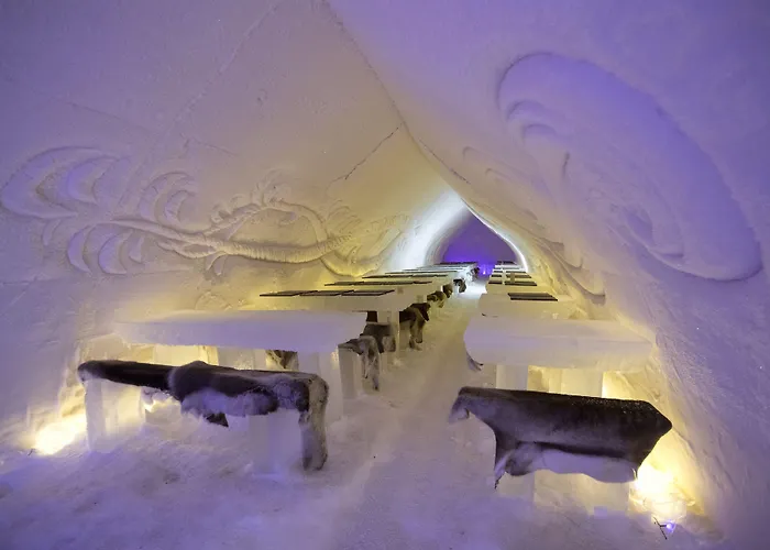 Arctic Snowhotel & Glass Igloos 3* Sinettä
