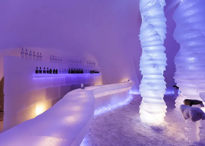 Hotel Arctic Snowhotel & Glass Igloos 3*