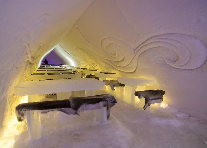 Hotel Arctic Snowhotel & Glass Igloos 3*