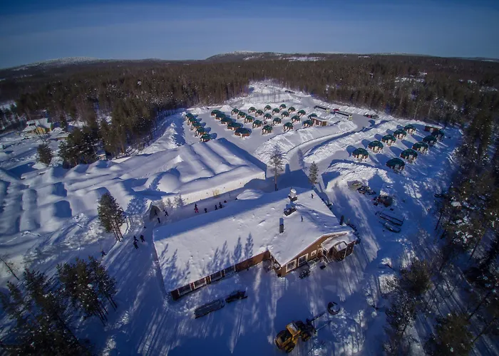 Arctic Snowhotel & Glass Igloos Sinettä