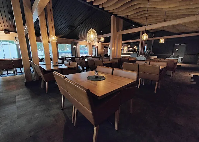 Arctic Snowhotel & Glass Igloos Hotel Sinettä