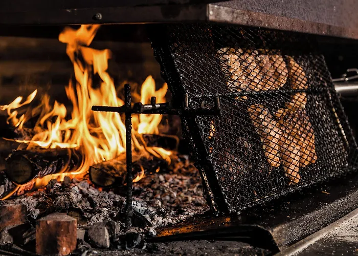 Arctic Snowhotel & Glass Igloos Hotel Sinettä