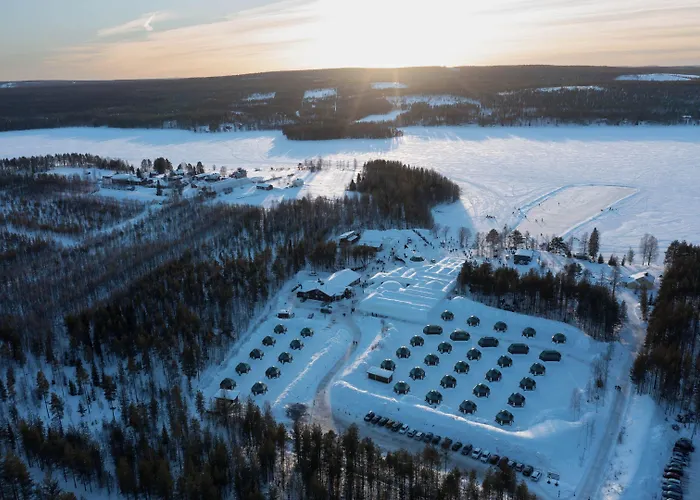 Arctic Snowhotel & Glass Igloos 3* Sinettä