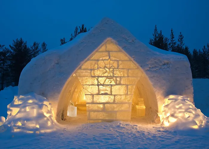 Hotel Arctic Snowhotel & Glass Igloos 3*