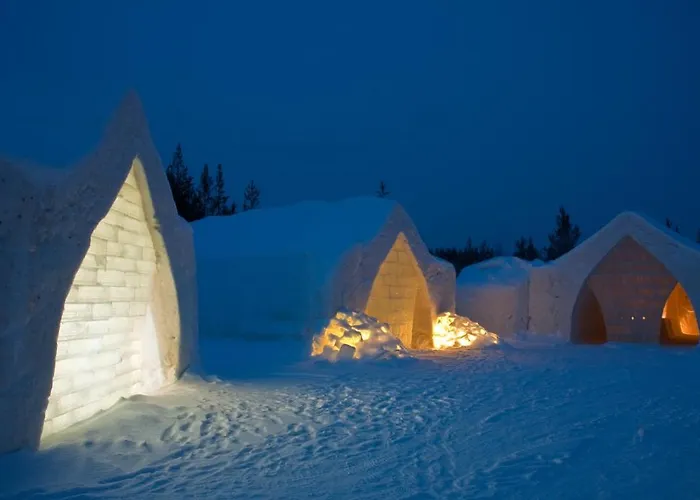 Arctic Snowhotel & Glass Igloos Sinettä