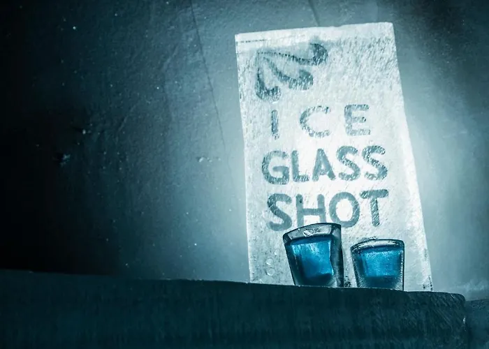 Отель Arctic Snowhotel & Glass Igloos Синетта