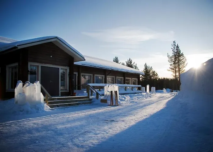 Hotel Arctic Snowhotel & Glass Igloos 3*