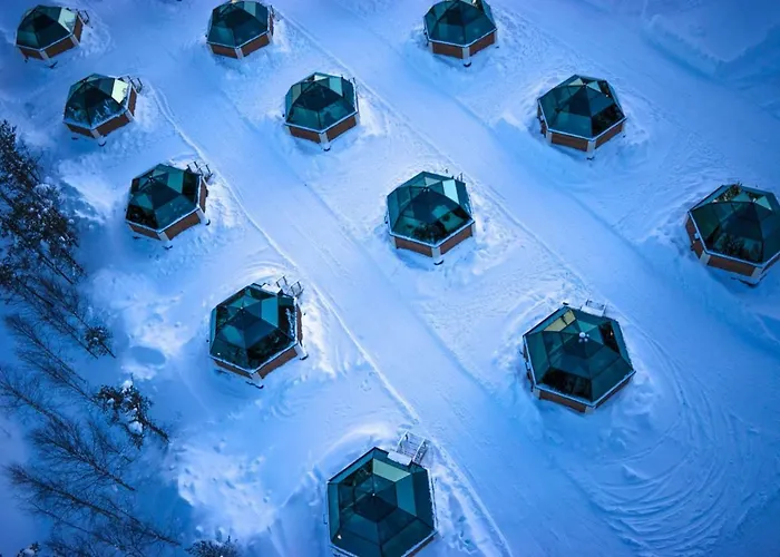 Arctic Snowhotel & Glass Igloos Sinettä